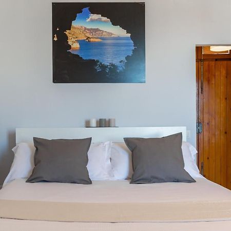 Seaview Apartment In Posillipo By Wonderful Italy بسكييرا ديل غاردا المظهر الخارجي الصورة