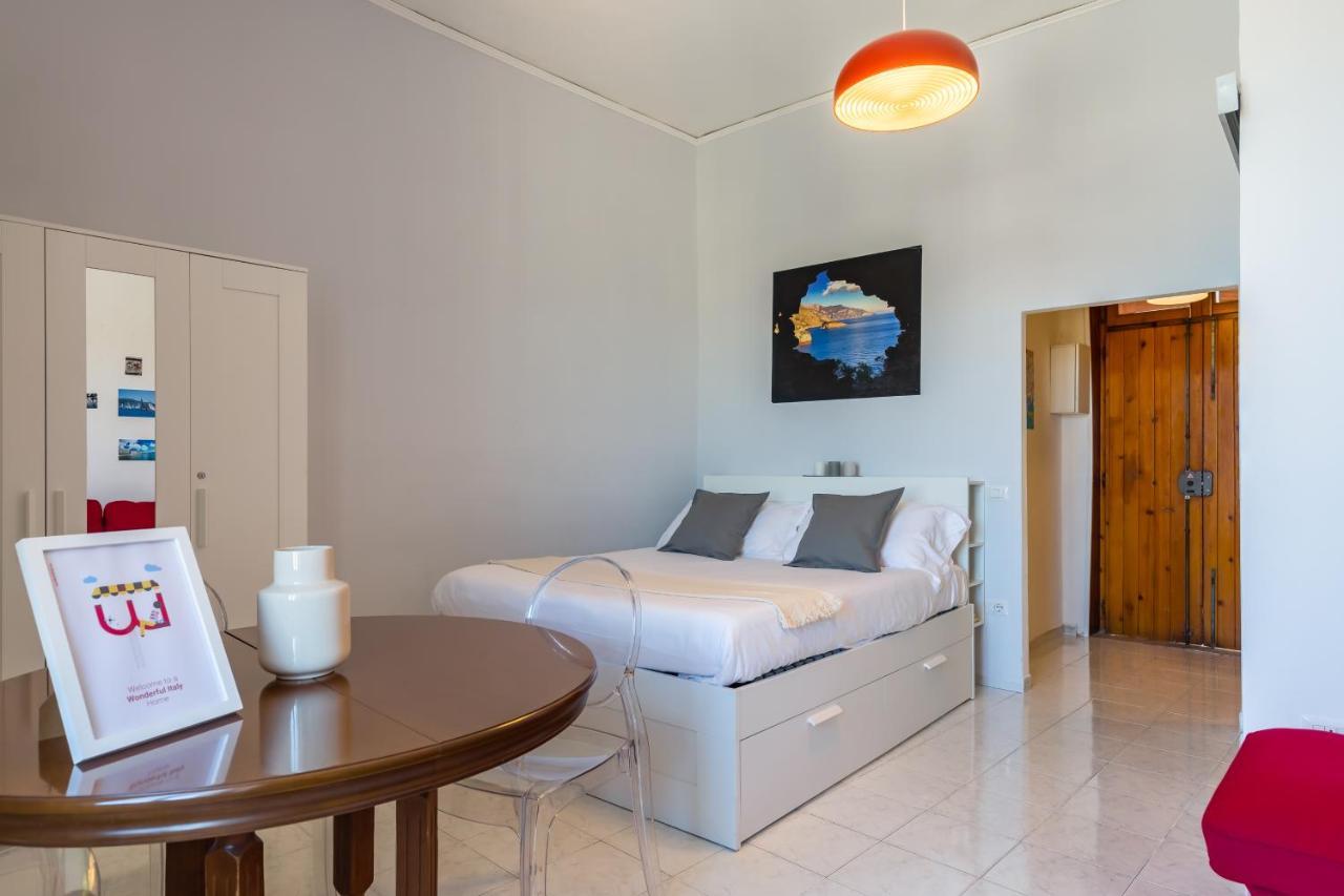 Seaview Apartment In Posillipo By Wonderful Italy بسكييرا ديل غاردا المظهر الخارجي الصورة